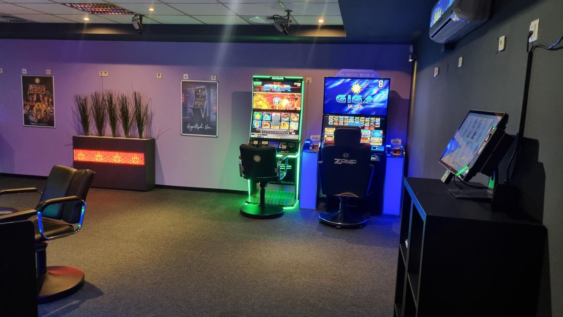 Moderne Ausstattung der deine SPIELHALLE Meppen, Schullendamm 57